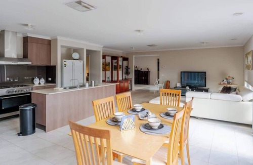 Point Cook House | Elegant 4BR Villa with 3 Living Rooms in PointCook
