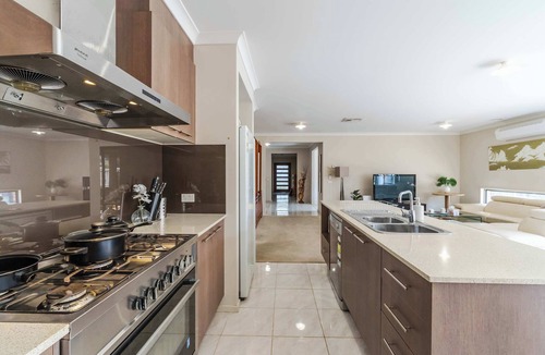 Point Cook House | Elegant 4BR Villa with 3 Living Rooms in PointCook