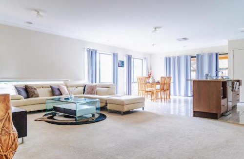 Point Cook House | Elegant 4BR Villa with 3 Living Rooms in PointCook