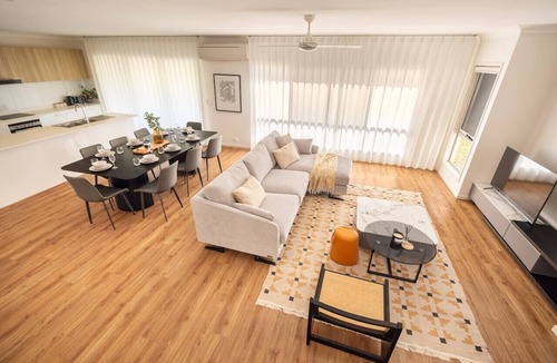 Rochedale House | Elegant 5BR Family Home Modern Comfort @ Rochedale