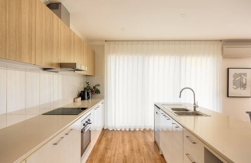 Rochedale House | Elegant 5BR Family Home Modern Comfort @ Rochedale
