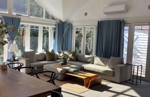 Ormond Villa | Elegant Art Deco Gem Cosy 3BR Retreat