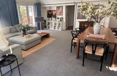 Ormond Villa | Elegant Art Deco Gem Cosy 3BR Retreat