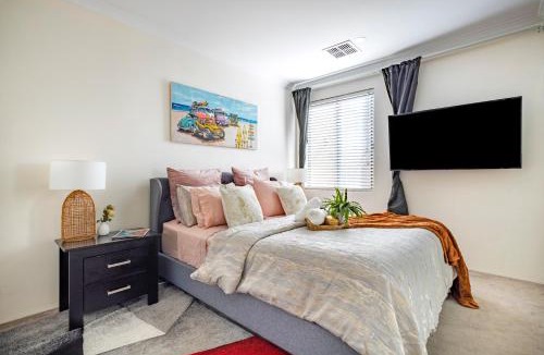 Coolbellup House | Elegant Hampton-Style Retreat , Tranquil Private Bedroom with Shared Bathroom
