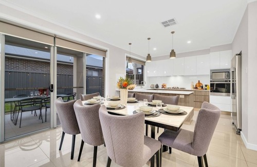 Klemzig House | Elegant Stay at Klemzig | Luxury on Adelaide City Fringe/CBD