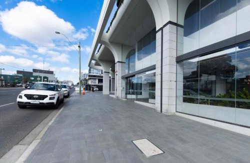 Heidelberg Heights Apartment | Elevated Escape - 2BR w Gym & Rooftop Spa
