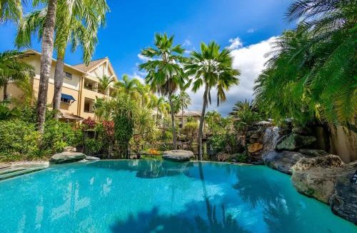 Cairns North Apartment | Elevated Resort-style Terrace near Botanic Gardens