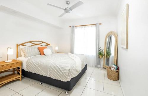 Cairns North Apartment | Elevated Resort-style Terrace near Botanic Gardens