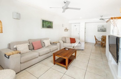 Cairns North Apartment | Elevated Resort-style Terrace near Botanic Gardens
