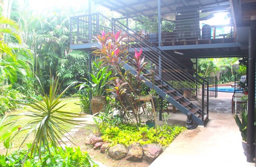 Alawa House | Elevated Tropical House