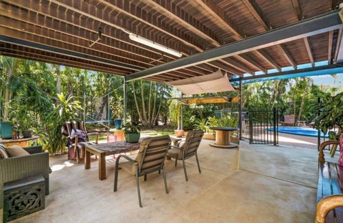 Alawa House | Elevated Tropical House
