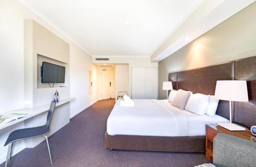 Darwin City Centre Apartment | Elevated Waterfront Living on the Esplanade's Edge