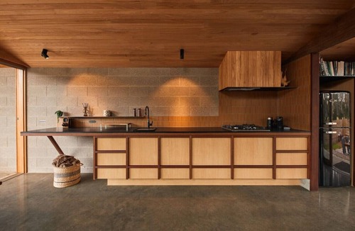 Torquay House | Ella`s Rest - Torquay