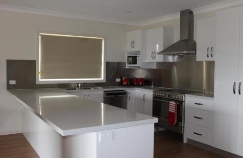 Little River House | Elm Cottage Tumut