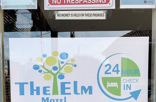 Golden Square Hotel | Elm Motel