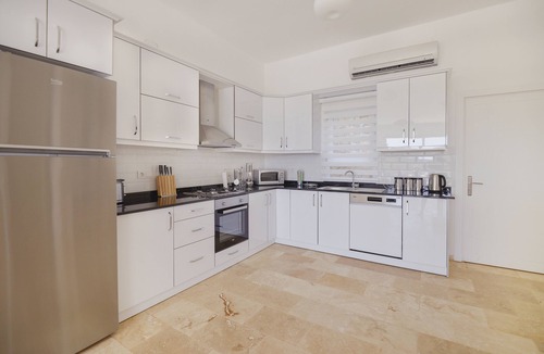 Kalkan Apartment | Elmas Apt - Luxury 3BR with Large Private Pool & Garden. 10 min Walk to Town!