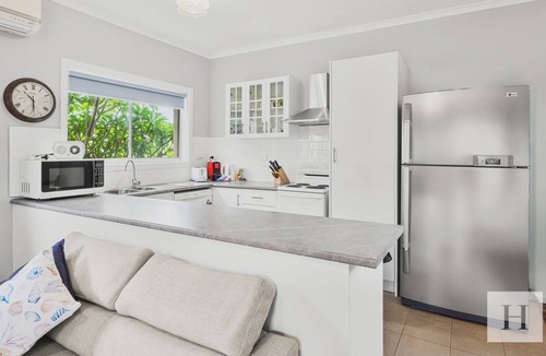 Long Jetty House | Eloora Cottage - Beachside Escape in Long Jetty