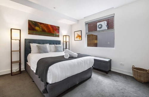 Elwood Apartment | Elsters Edge A Stylish Elwood Escape with Terrace