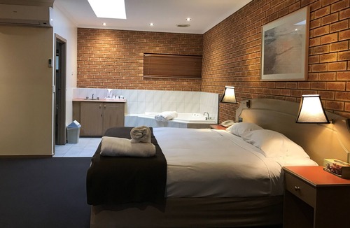 Eltham Hotel | Eltham Motor Inn