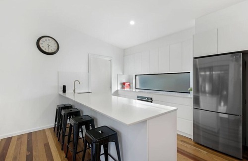 Coffs Harbour Apartment | `Elvis on Brodie` - luxury boutique accommodation