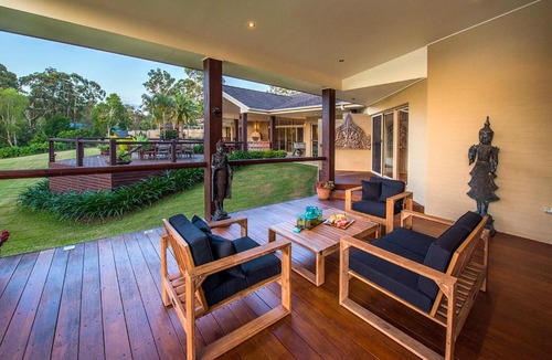 Emerald Beach House | Emerald Beach Lake Front Estate