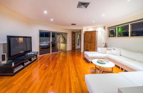 Emerald Beach House | Emerald Beach Lake Front Estate