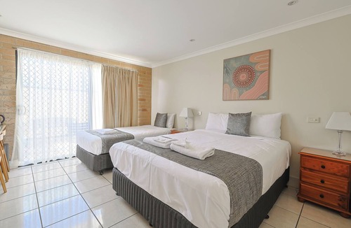 Emerald Hotel | Emerald Central Palms Motel