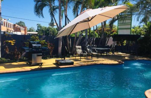 Emerald Hotel | Emerald Highlands Motel