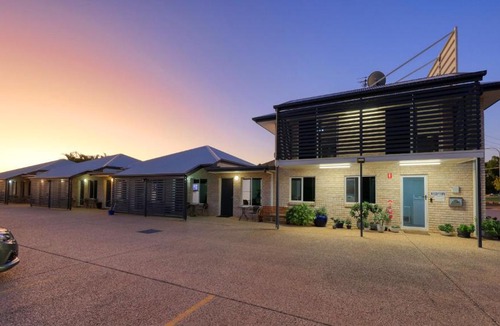 Emerald Hotel | Emerald Park Motel