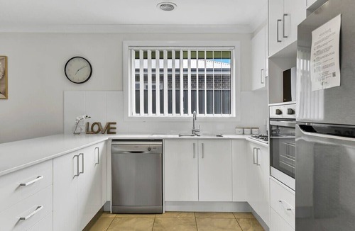 Orange House | Emmaville - Modern, Convenient & Pets Allowed