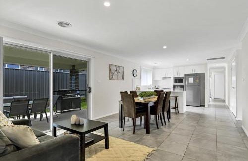 Orange House | Emmaville - Modern Convenient & Pet Friendly