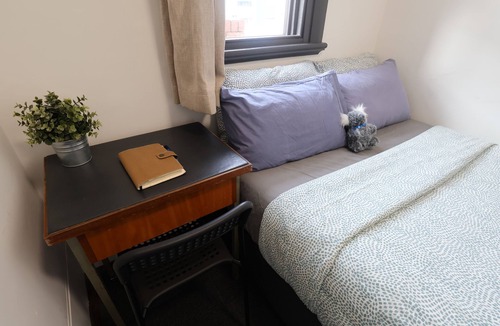 Perth Hotel | Emu Backpackers Perth - note - Valid Passport required for check in