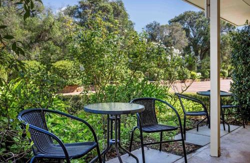 Emu Point Hotel | Emu Point Motel