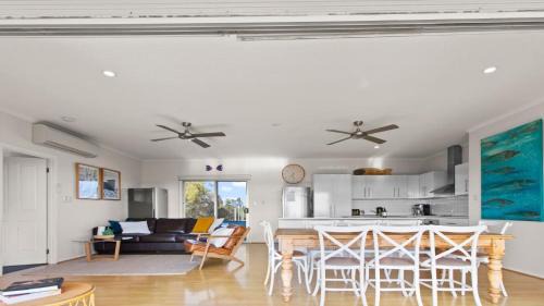 Lake Wangary House | Endeavour View Is A Fantastic - A Modern, 4 Bedroom Holiday Home