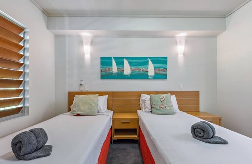 Airlie Beach Apartment | Endless panoramic views of the Whitsundays at 333