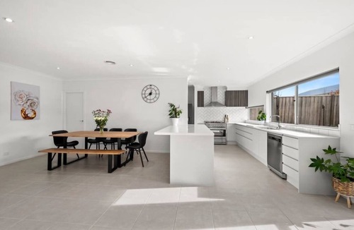 Torquay House | Endless Sunshine and Relaxation – Pet Friendly
