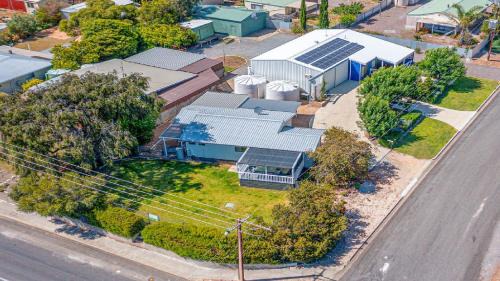 Lake Wangary House | Endymion Is Ideally Situated On The Esplanade