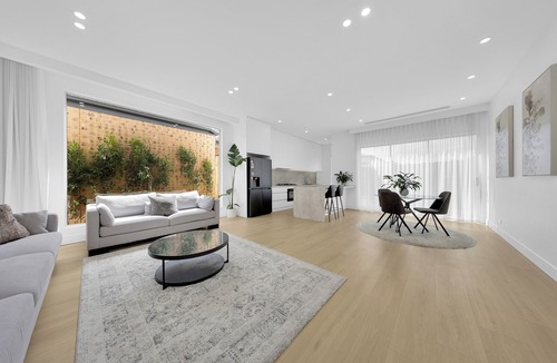 Wollert House | Enjoy a Brand-New Modern Luxury Stay With Open Living