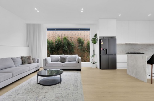 Wollert House | Enjoy a Brand-New Modern Luxury Stay With Open Living