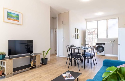 Rapid Creek Apartment | Enjoy affordable accomodation a short walk away from the stunning Nightcliff foreshore