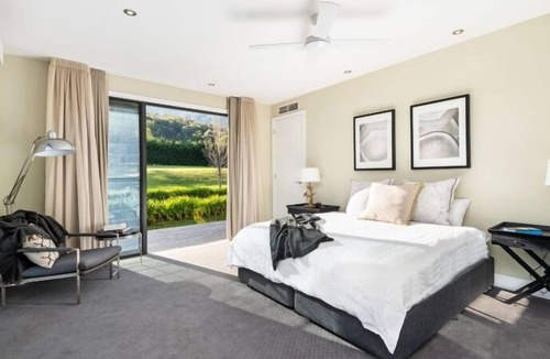 Barrengarry House | Enjoy all this stunning architect design modern home has to offer
