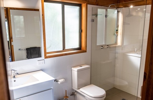 Kangaroo Valley Cabin | Enjoy outstanding views from this one bedroom cabin