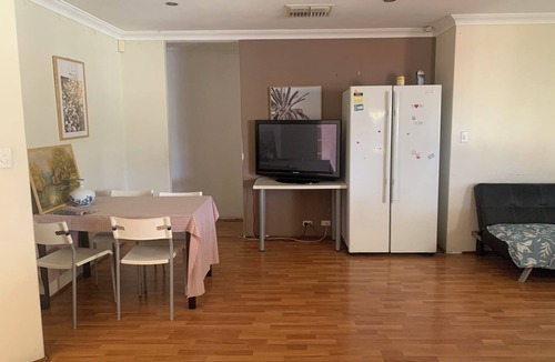 Heathridge Villa | Enjoyable 1-bedroom house with AC in charming Heathridge