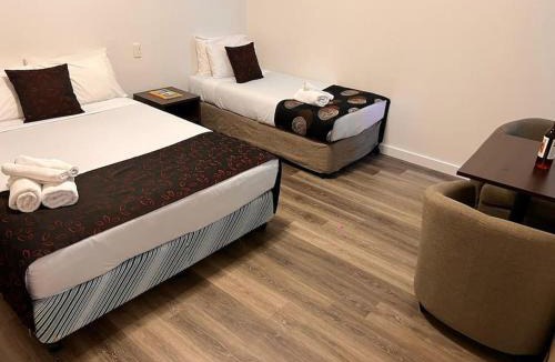 Adelaide Central Business District Apartment | Ensuite gouger entire apartment 306