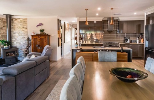 Beerwah House | Entertainer's paradise - child & pet friendly!