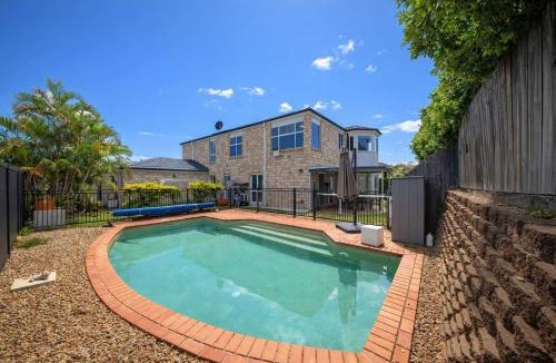 Carindale House | Entertainment Haven Pool Games Huge Living Space