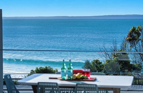 Hyams Beach House | Entice: Panoramic beachfront views. Sunrise views over the ocean at Hyams Beach