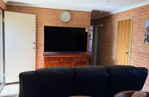 Wonthella Apartment | Entire 2 bedrooms unit
