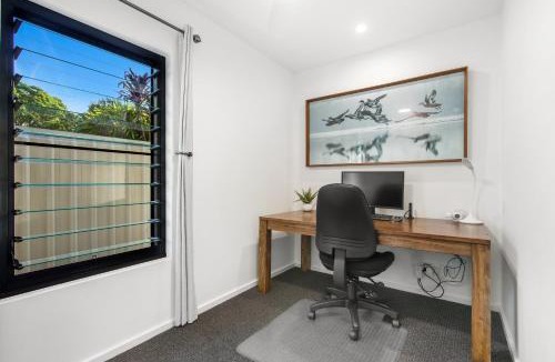 Coffs Harbour Villa | Entire Apt- Award Winning Office on Brodie