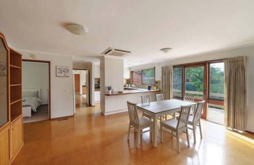 Surrey Hills House | Entire Cozy 4 Bedroom House Surrey Hills